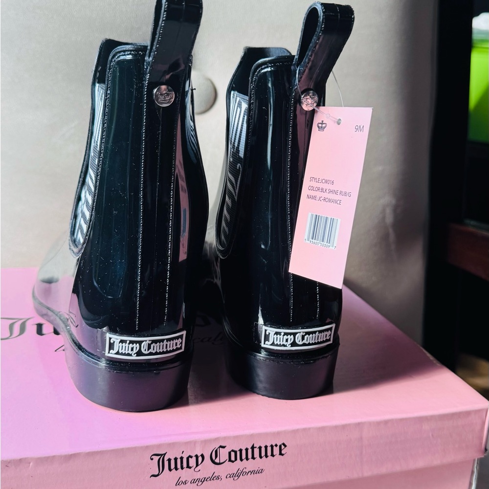 💚💚 Juicy Couture Romance Graffiti
Black Waterproof Rain Boots
Size: 9 women
NWT